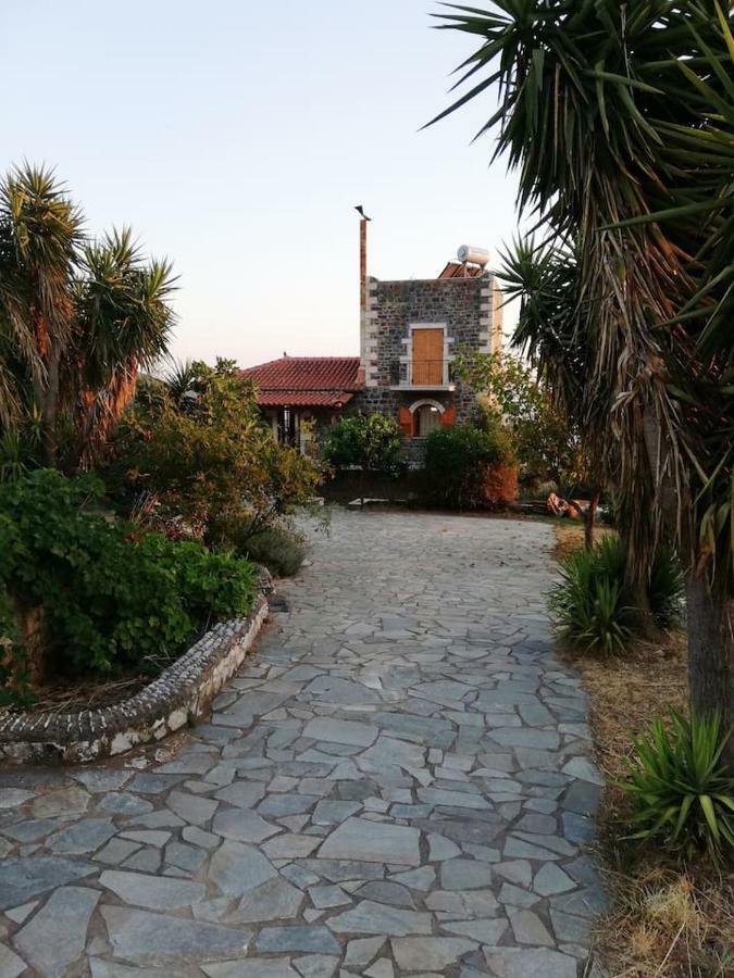 Апартаменты Theasea House With Garden Riglia Экстерьер фото