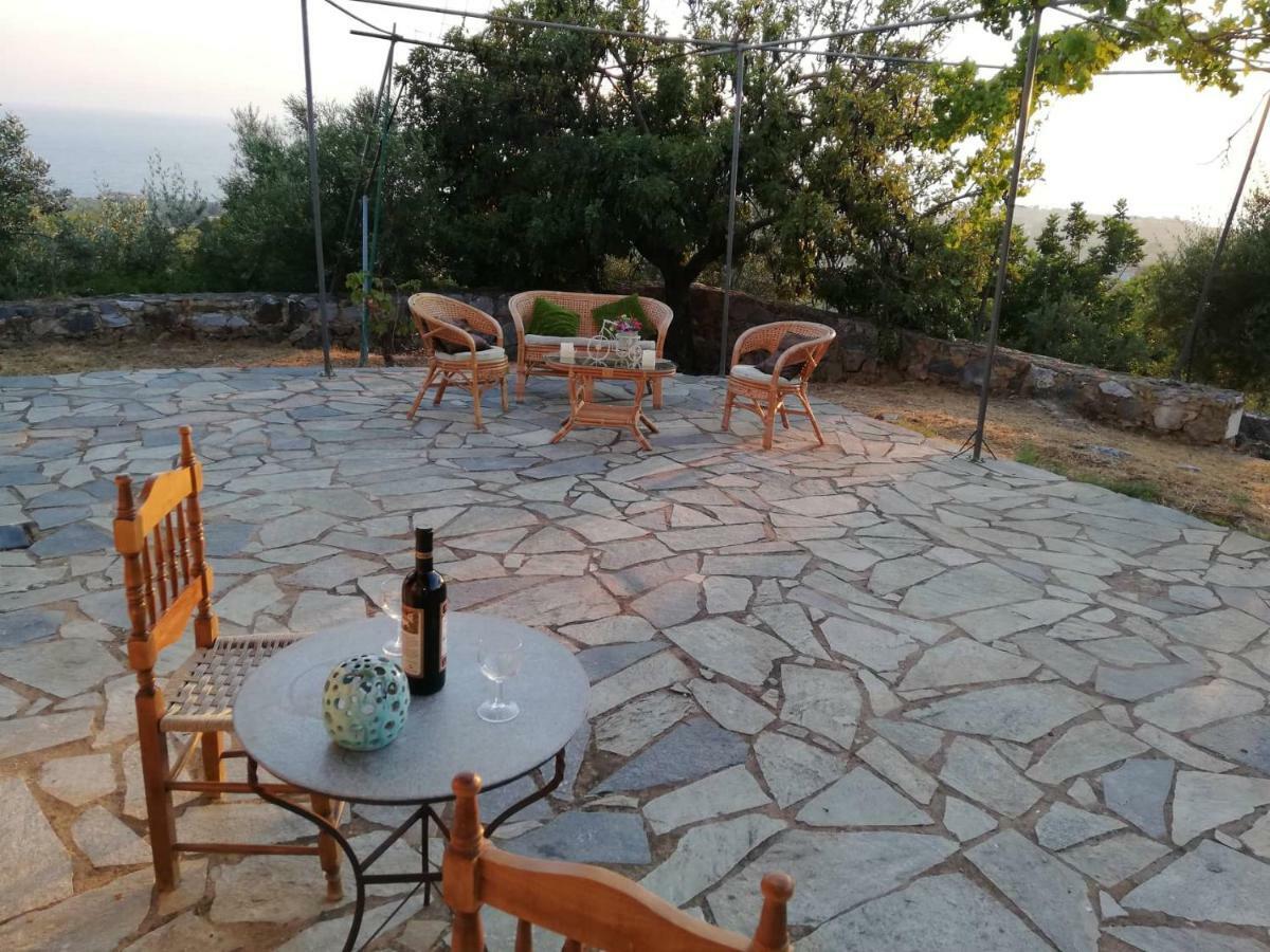 Апартаменты Theasea House With Garden Riglia Экстерьер фото